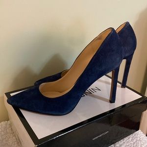 Nine West suede pump
